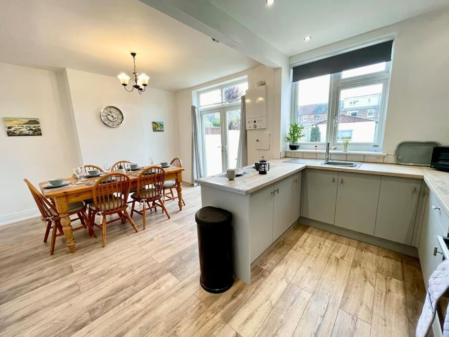 Portsmouth 3 Bedroom Getaway, Sleeps 6 Bagian luar foto