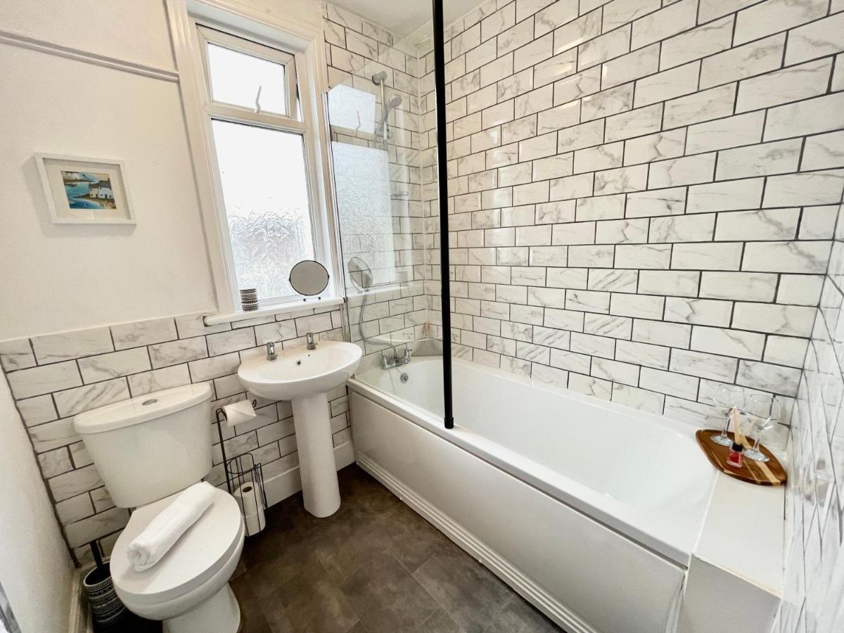 Portsmouth 3 Bedroom Getaway, Sleeps 6 Bagian luar foto