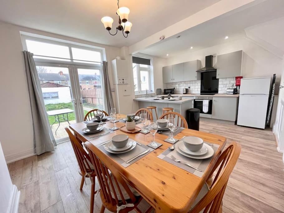 Portsmouth 3 Bedroom Getaway, Sleeps 6 Bagian luar foto