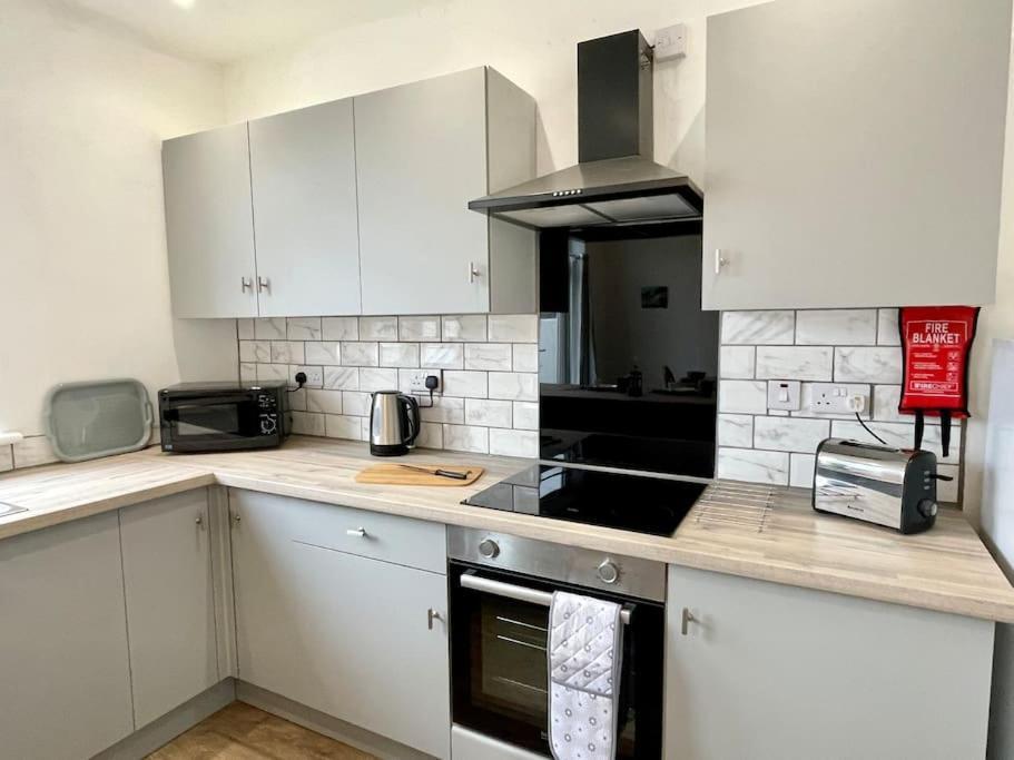 Portsmouth 3 Bedroom Getaway, Sleeps 6 Bagian luar foto