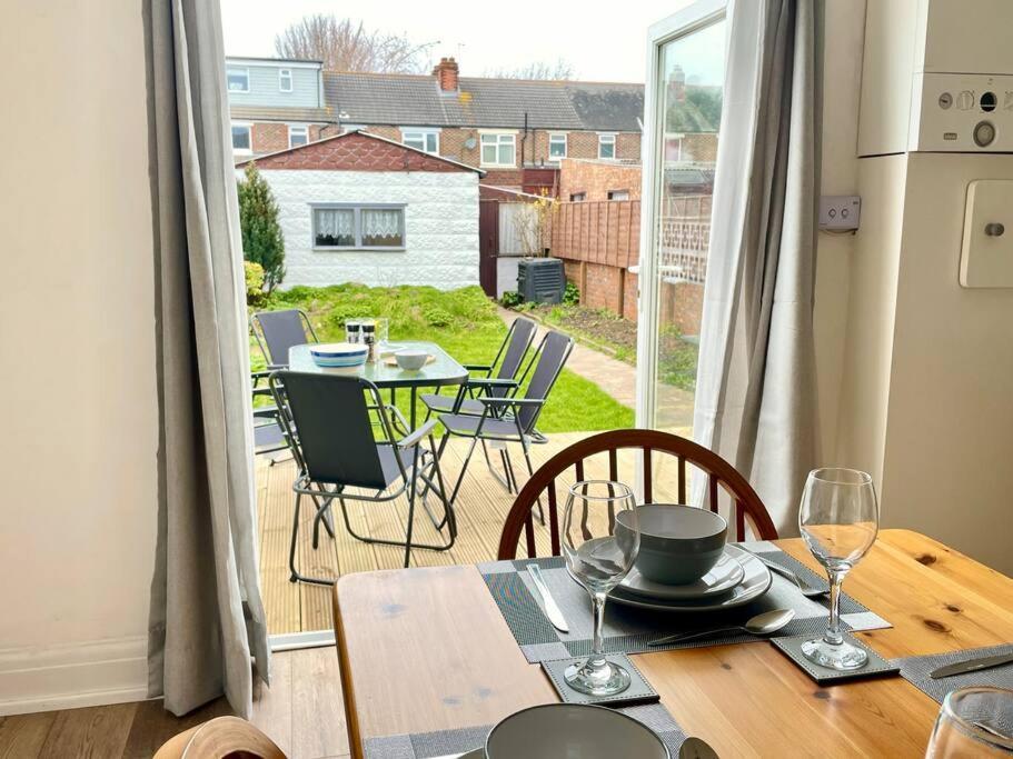 Portsmouth 3 Bedroom Getaway, Sleeps 6 Bagian luar foto