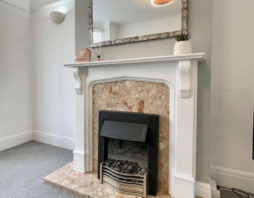 Portsmouth 3 Bedroom Getaway, Sleeps 6 Bagian luar foto