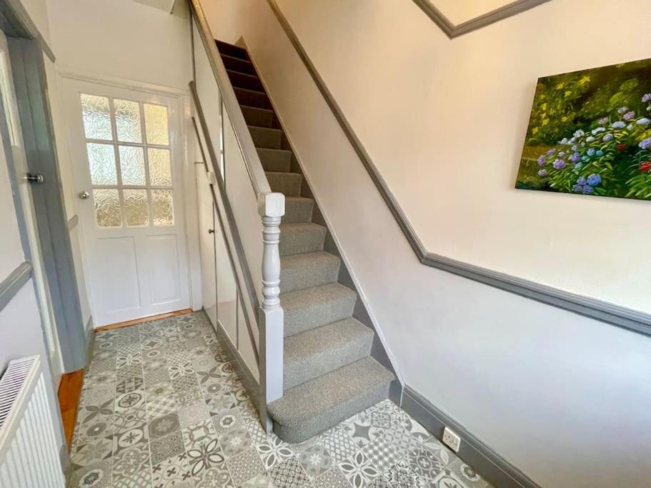 Portsmouth 3 Bedroom Getaway, Sleeps 6 Bagian luar foto