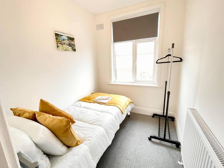 Portsmouth 3 Bedroom Getaway, Sleeps 6 Bagian luar foto