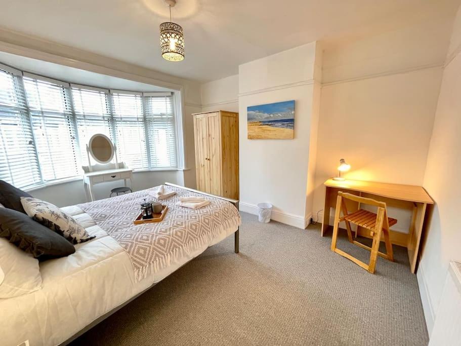 Portsmouth 3 Bedroom Getaway, Sleeps 6 Bagian luar foto
