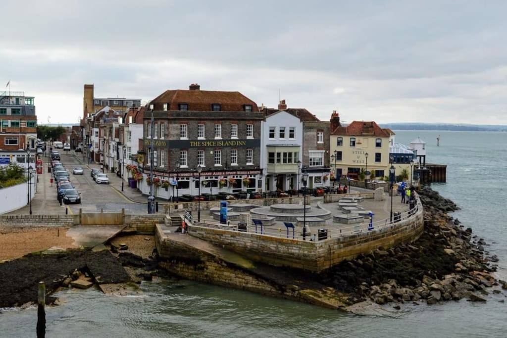 Portsmouth 3 Bedroom Getaway, Sleeps 6 Bagian luar foto