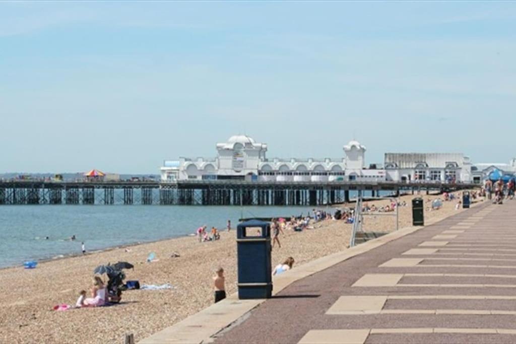 Portsmouth 3 Bedroom Getaway, Sleeps 6 Bagian luar foto