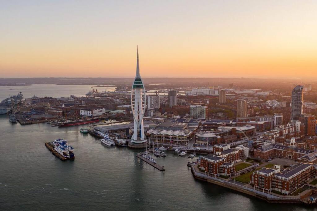 Portsmouth 3 Bedroom Getaway, Sleeps 6 Bagian luar foto