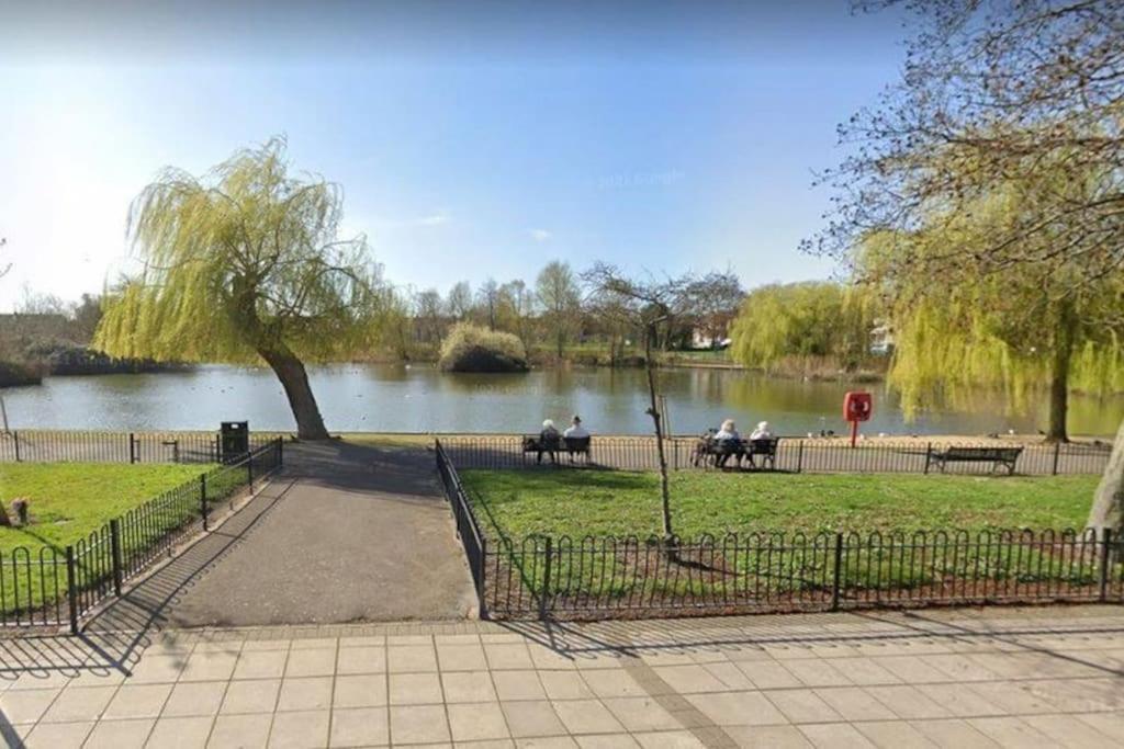 Portsmouth 3 Bedroom Getaway, Sleeps 6 Bagian luar foto