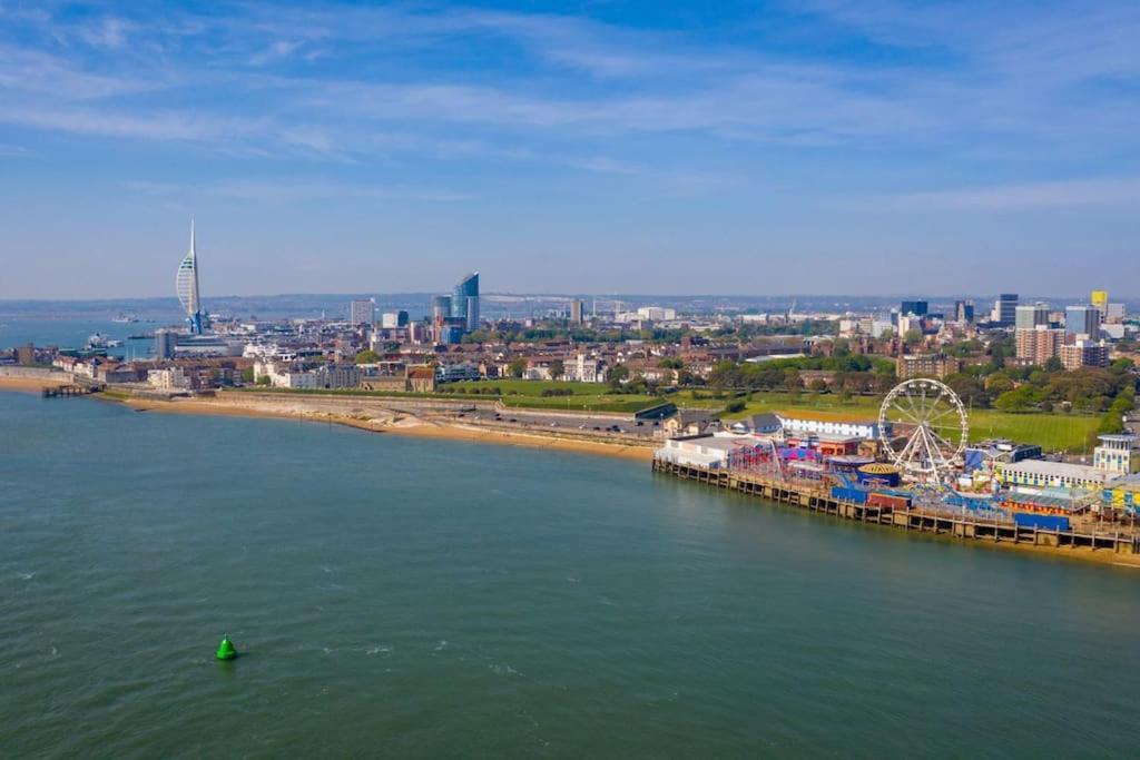 Portsmouth 3 Bedroom Getaway, Sleeps 6 Bagian luar foto